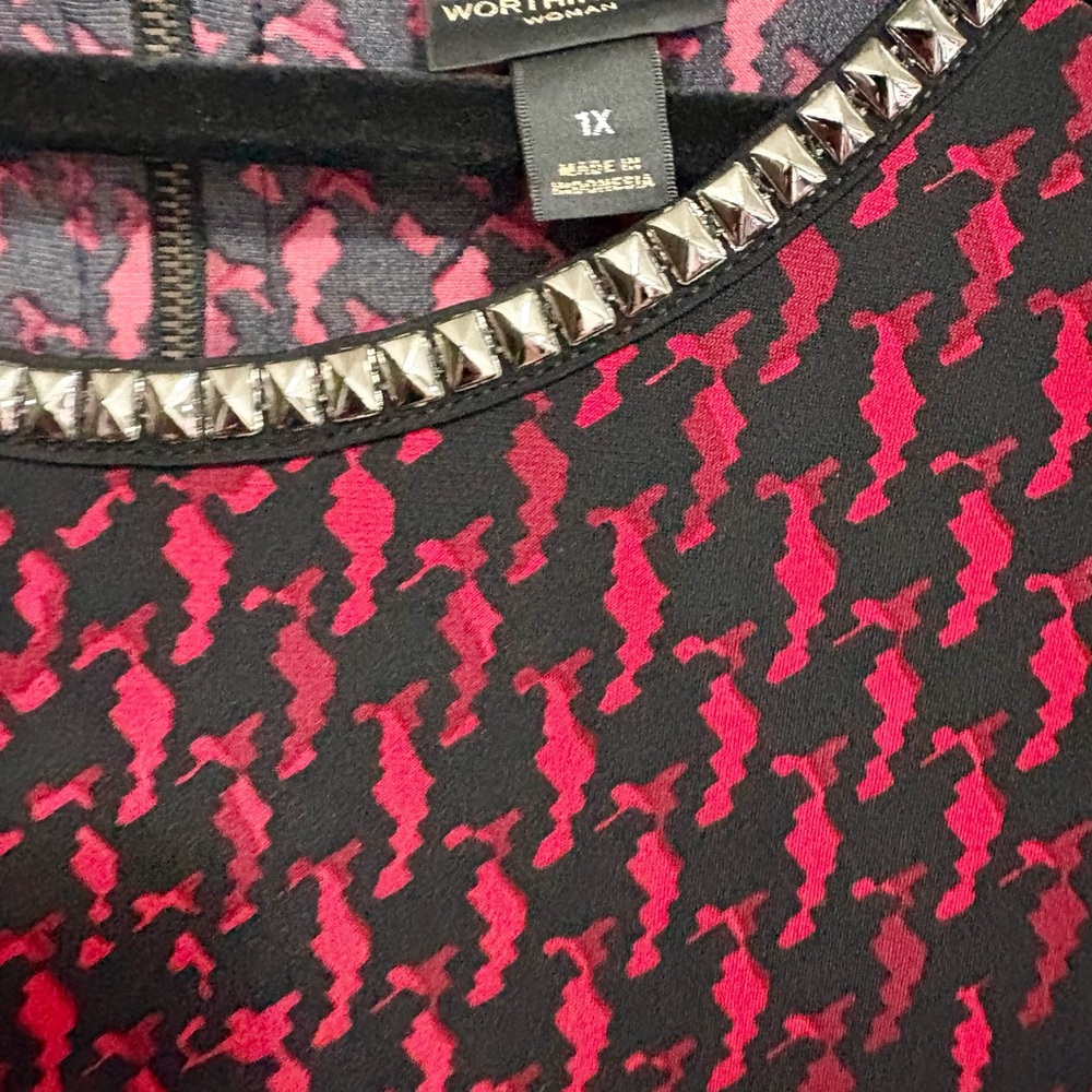 Women's Black and Pink Patterned Top - Picture 3 of 5